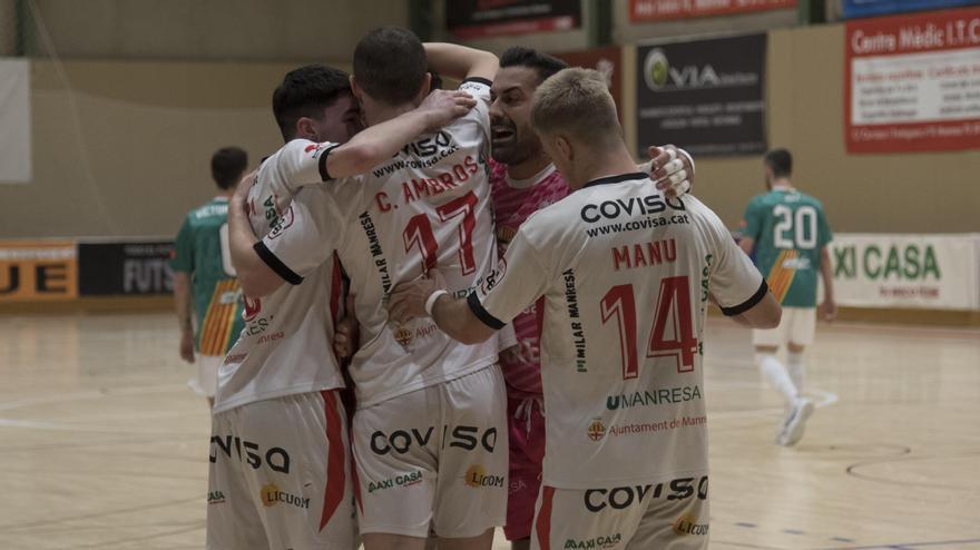 Jugadors del Covisa, celebrant un gol al Pujolet