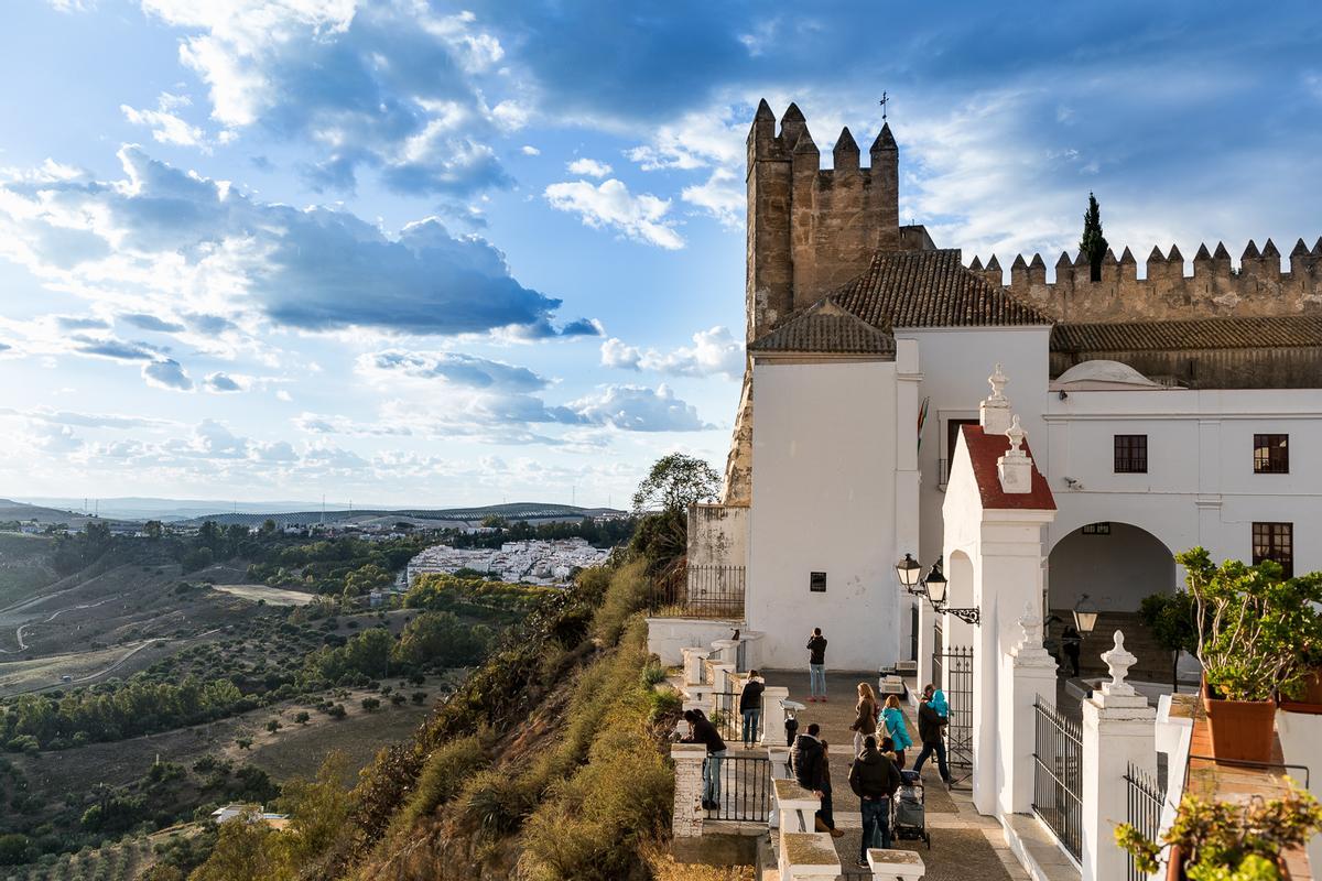 Vista des del Parador de Arcos de la Frontera a Cádiz al mirador de la Plaza del Cabildo