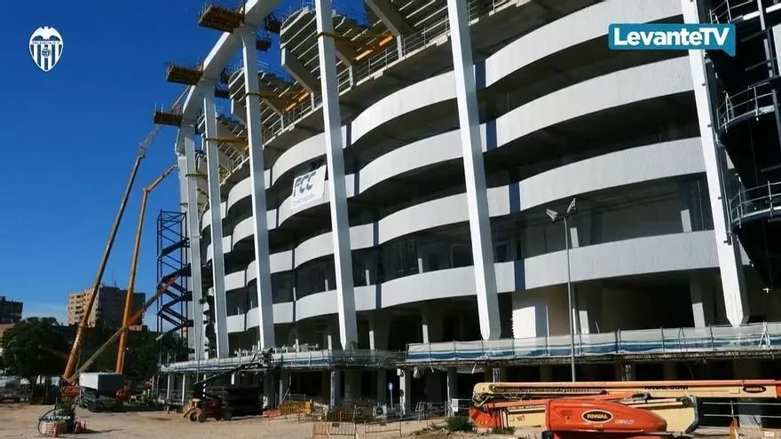 El Nou Mestalla, en el paso previo al izado de la gran cubierta