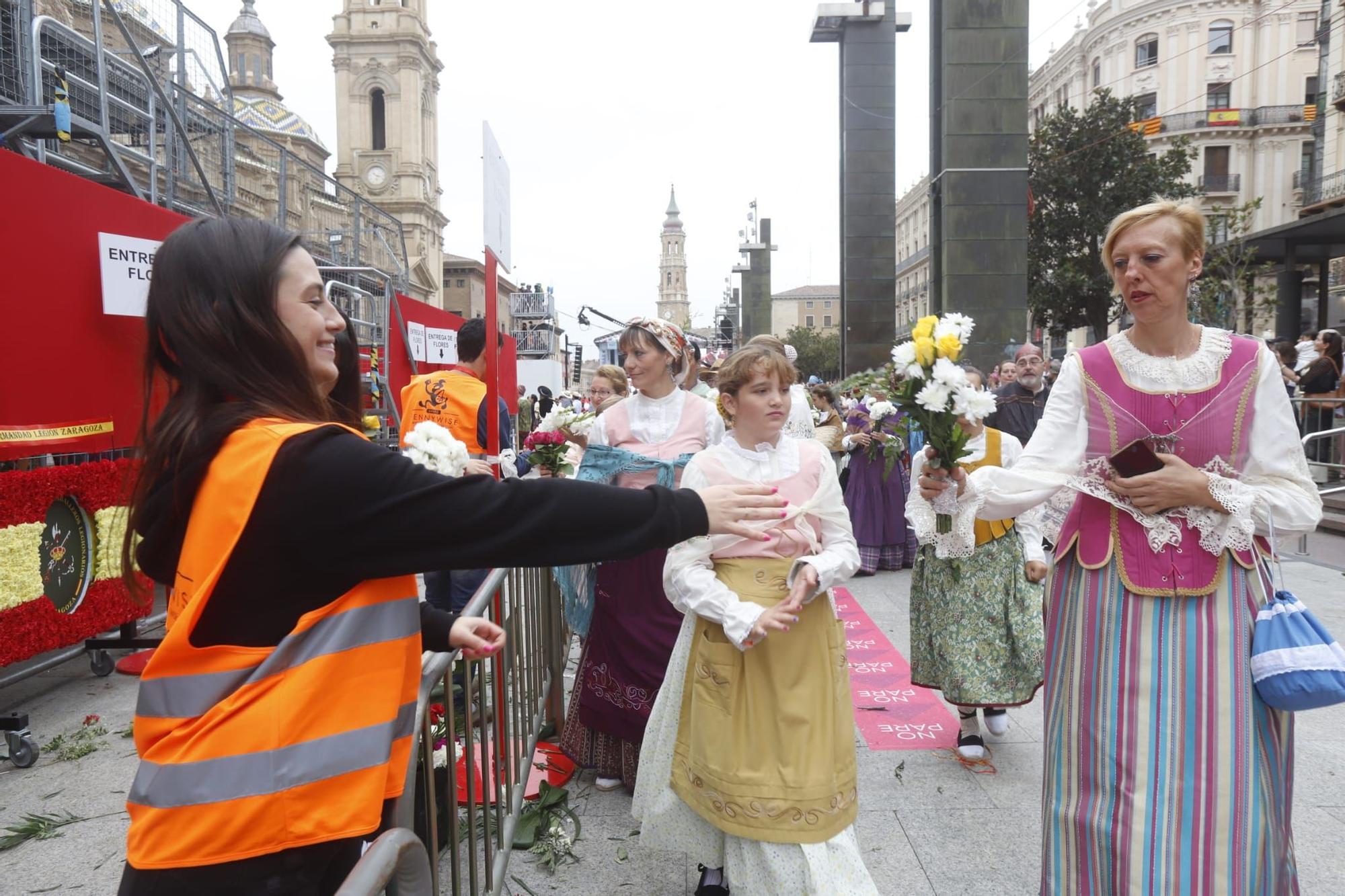 En imágenes | La Ofrenda de Flores a la Virgen del Pilar 2023 (I)
