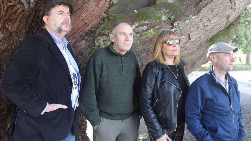 Los componentes del grupo de folk piloñés &quot;Fontoria&quot; Maxi Areñes, Xosé Ánxel Allende, Rita María Álvarez y Pablo Pumarada.