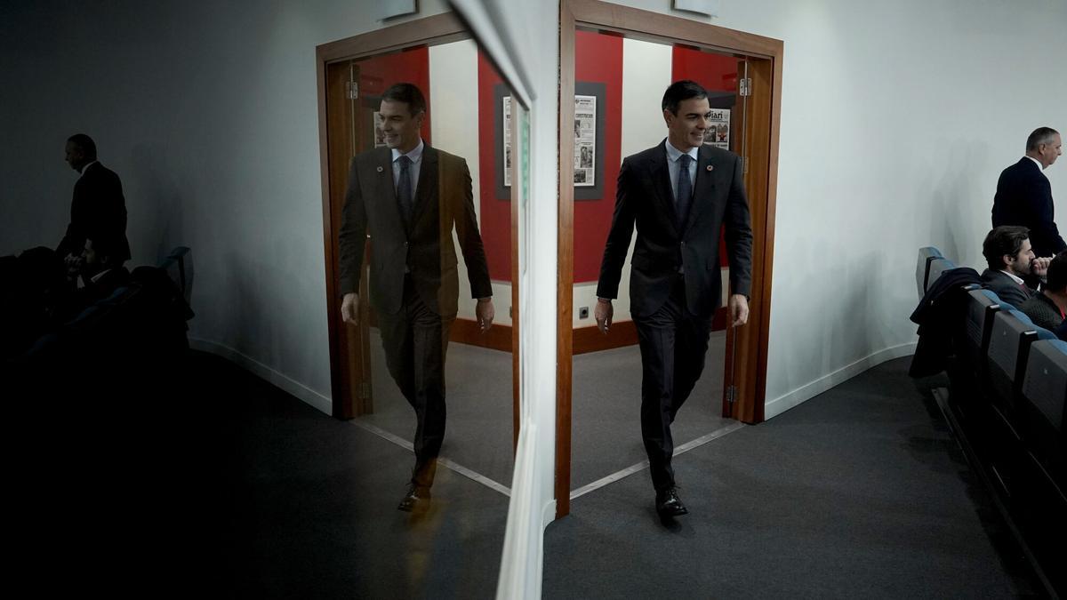 El presidente del Gobierno, Pedro Sánchez, antes de comparecer para dar cuenta del nuevo decreto social pactado con Junts este martes.