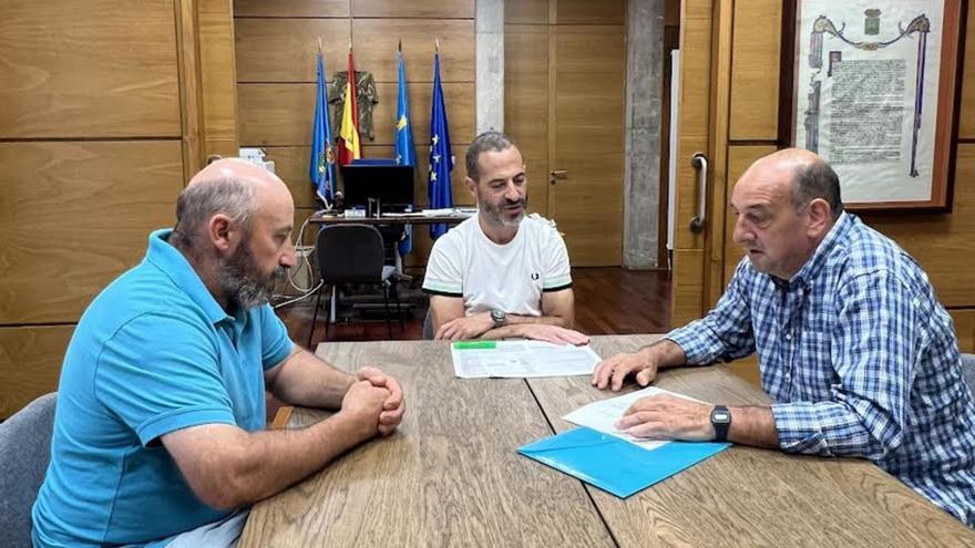 García se reúne con responsables de Unión Rural Asturiana | A. S.