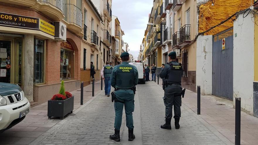 Endesa vuelve a cortar la luz en varios pisos ocupados ilegalmente en Lucena