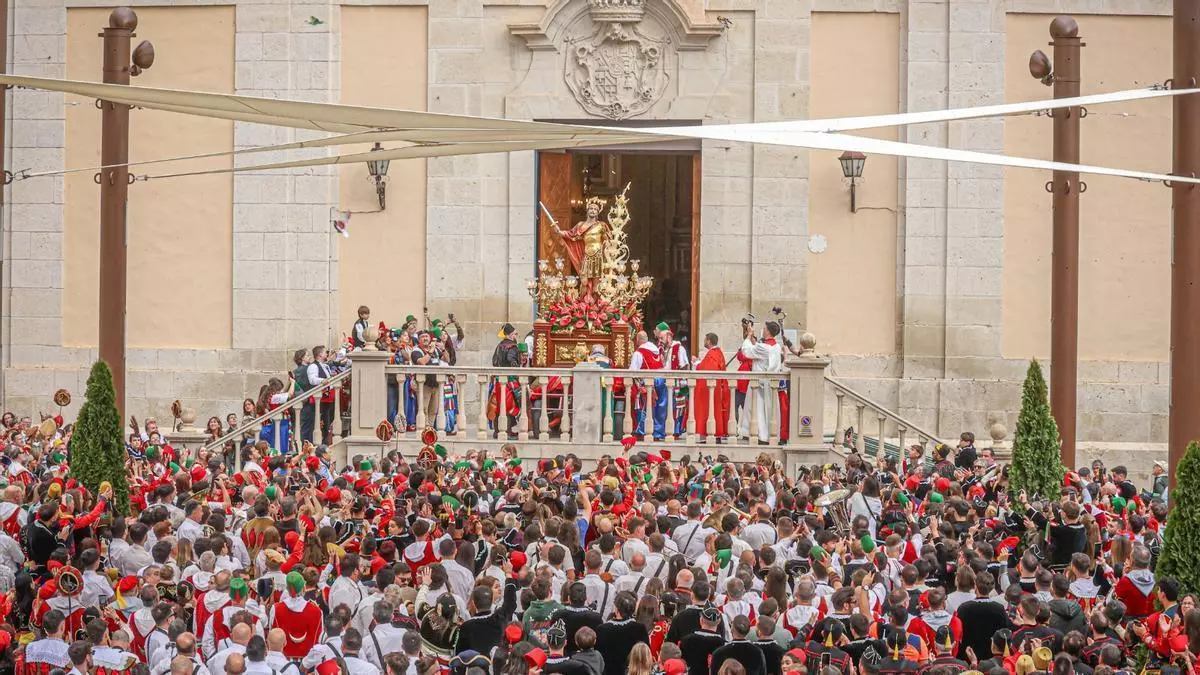 San Bonifacio Mártir protagoniza una multitudinaria procesión de Bajada en Petrer