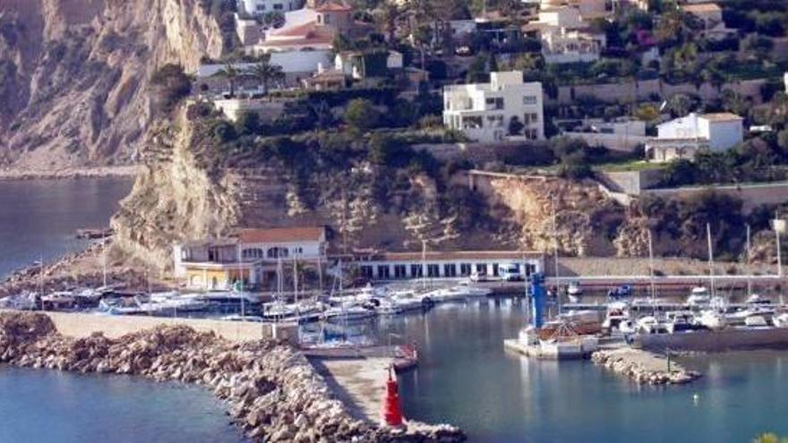 El Consell precinta el puerto deportivo de Calp y echa a la concesionaria