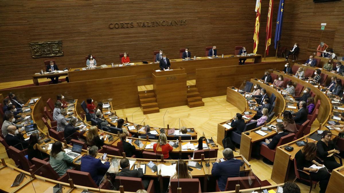 Ximo Puig interviene en la sesión del lunes del debate de política general.