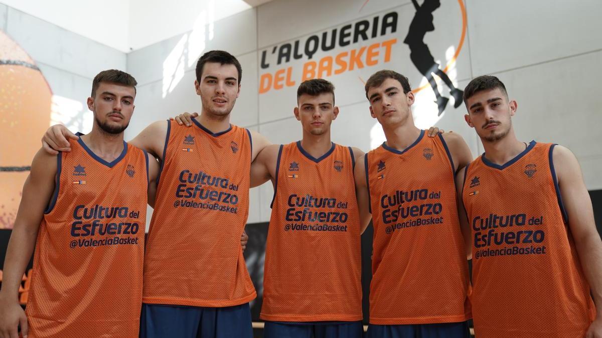 Alejandro Bellver, Gonzalo Bressan, Rafa Vila, Millán Jiménez y Guillem Ferrando, en L'Alqueria del Basket