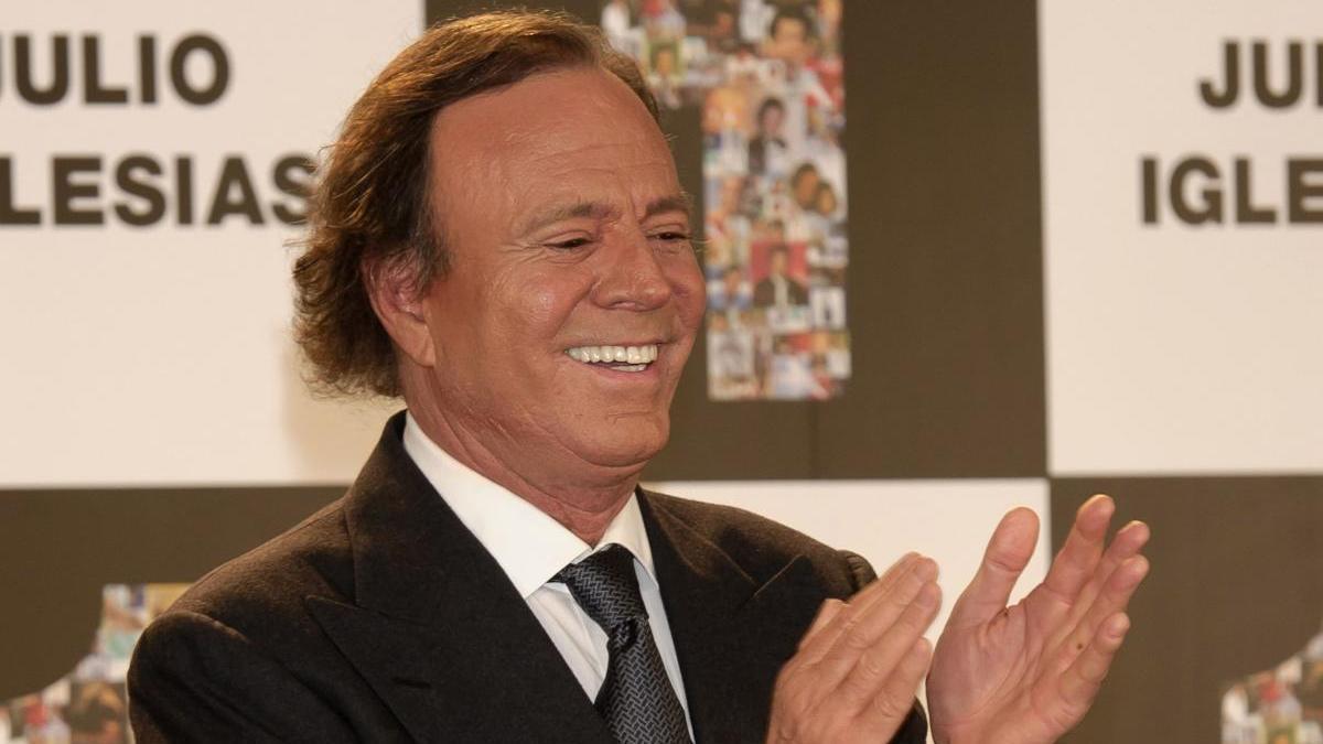 Mamarazzis: Julio Iglesias dona la cara per Isabel Preysler