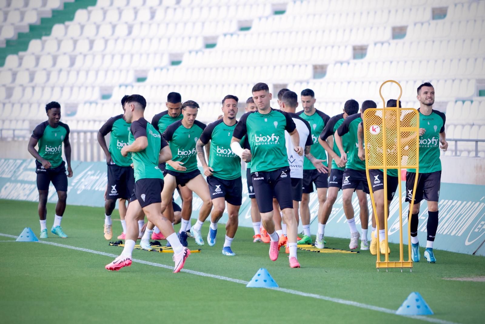 El último entrenamiento del Córdoba antes de viajar a Barcelona, en imágenes