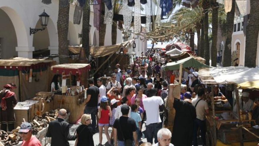 La plaza de España durante la feria de 2012.