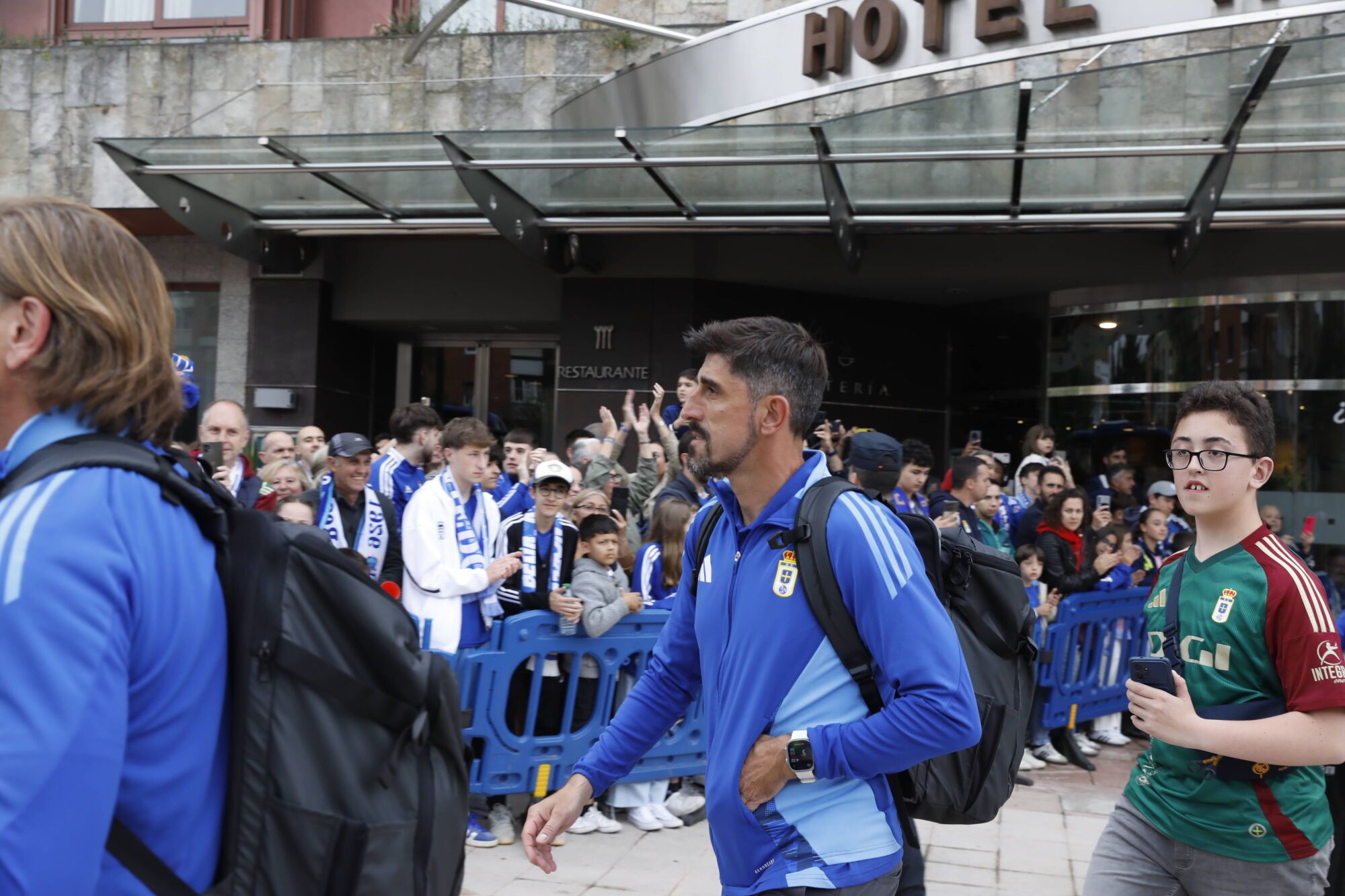 Así fue el recibimiento de la afición al Real Oviedo y toda la previa del último partido de la temporada