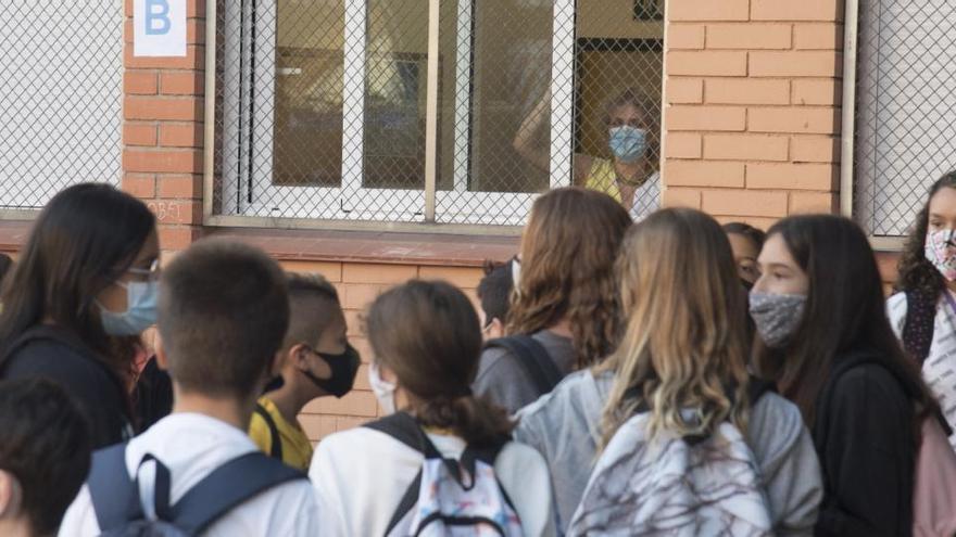 Un grup d&#039;alumnes de l&#039;institut Pius Font i Quer de Manresa, ahir |