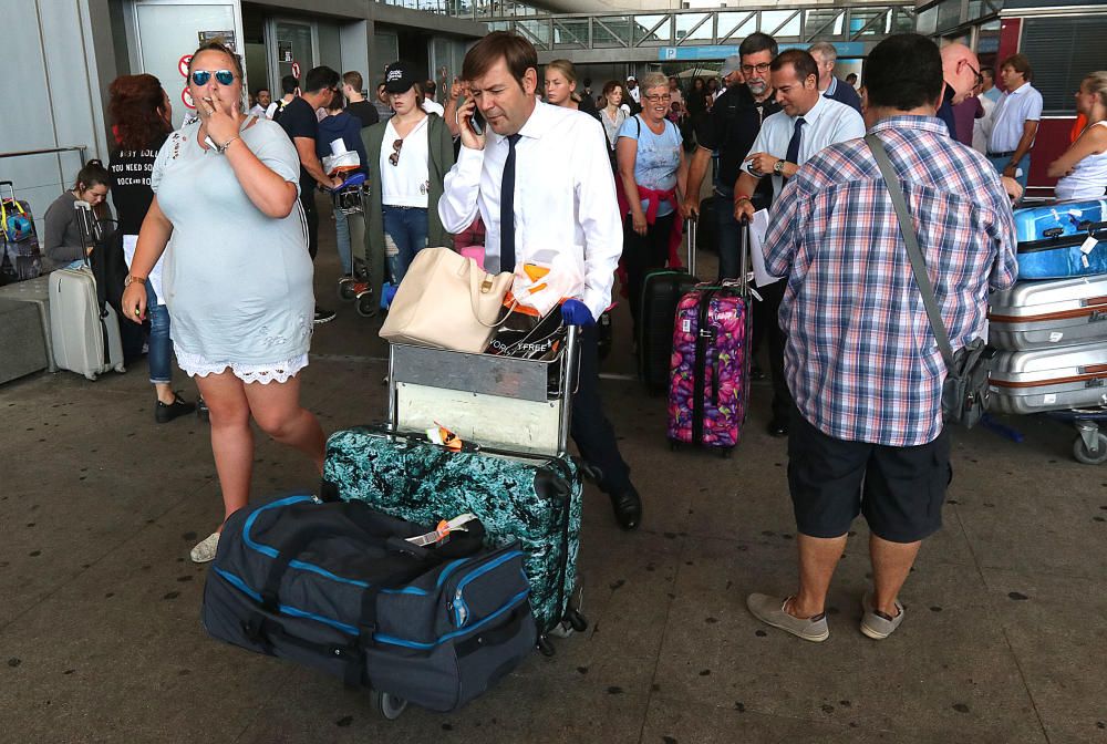 El aeropuerto de la Costa del Sol opera este fin de semana más de 2.000 vuelos que transportan a miles de turistas en el inicio o el fin de sus vacaciones de verano