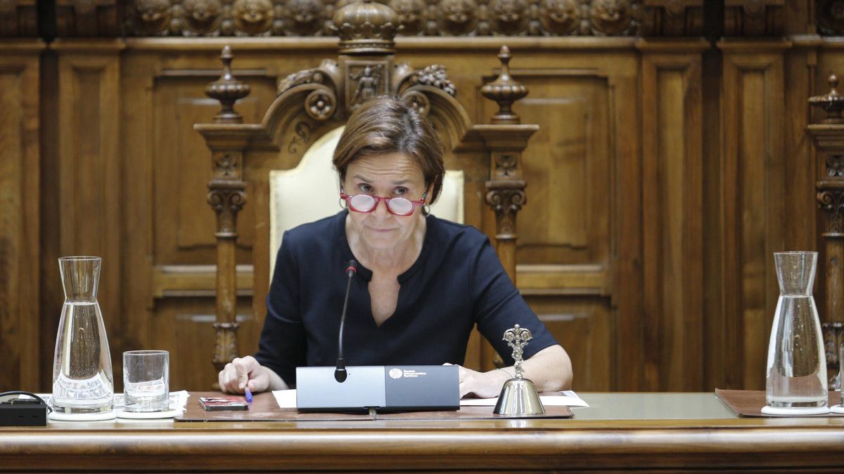 Carmen Moriyón, presidiendo un pleno en el Ayuntamiento.