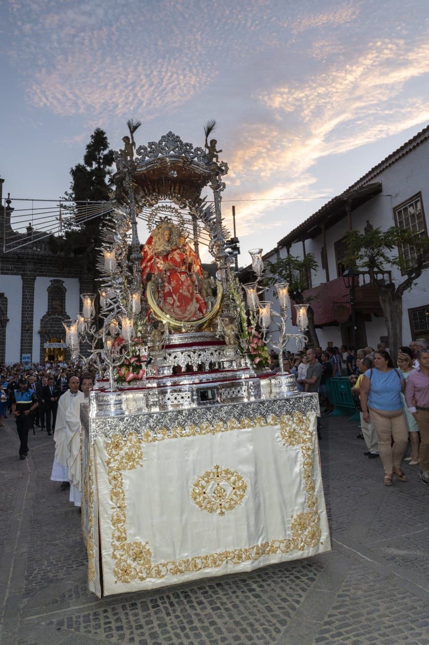 Teror celebra el Pino con sus fieles