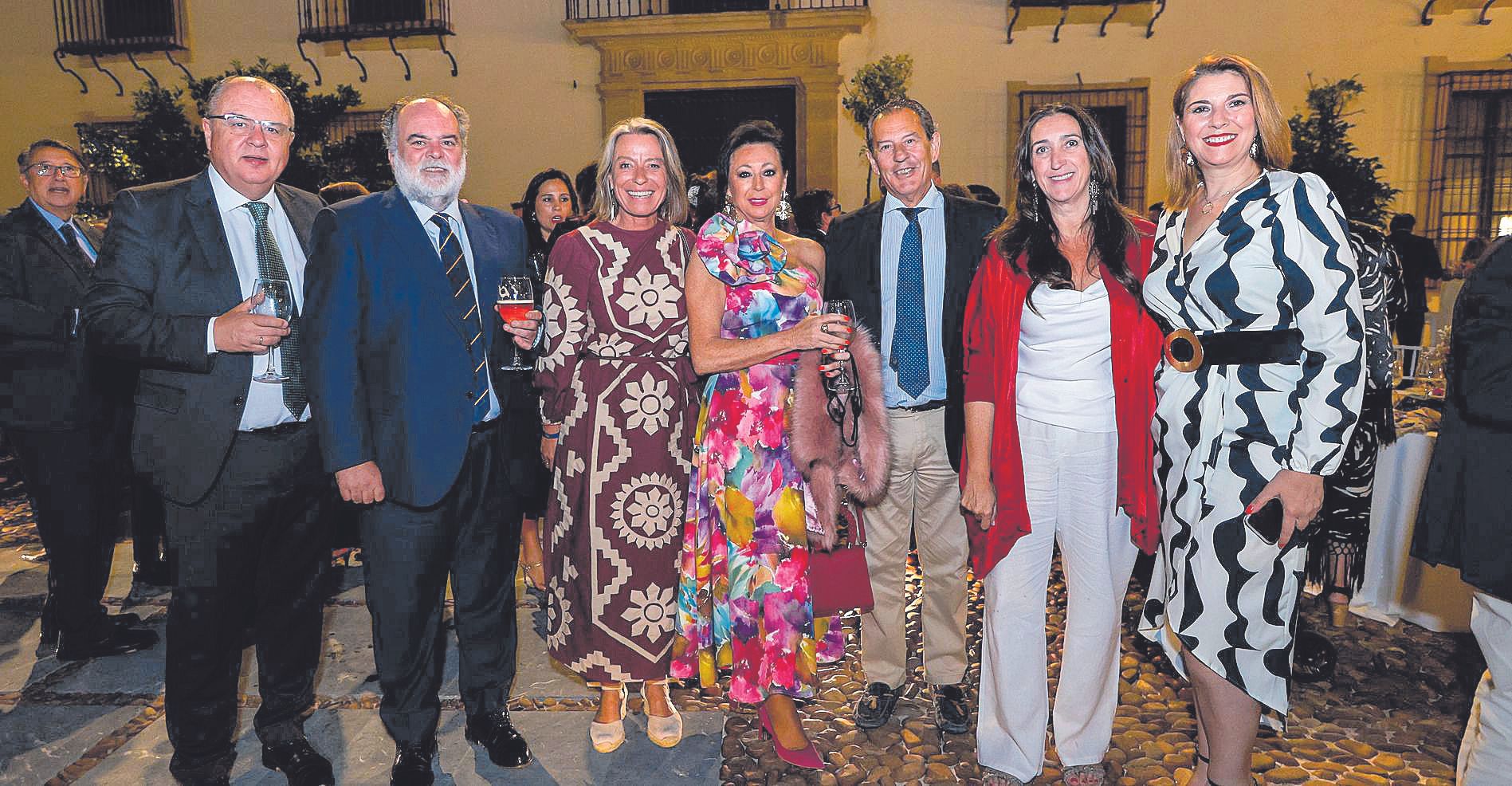 56.	Antonio Prieto, José Martín Moyano, Isabel Albás, María Dolores Jiménez, Rafa Merino, Paula Badanelli y Eva Contador.