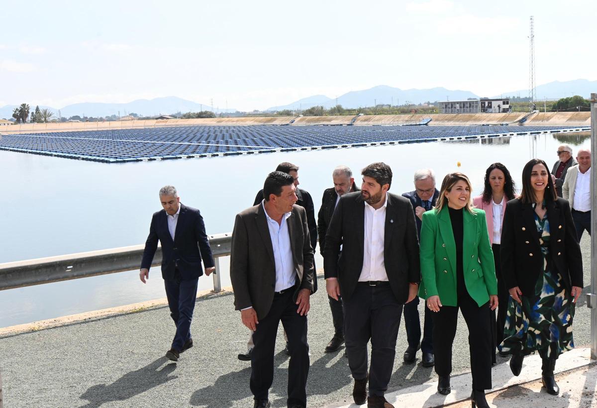 Visita institucional a la planta solar flotante del embalse de Cola.