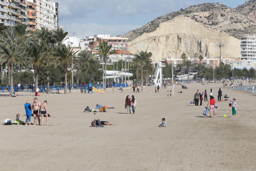 Baños en la playa el 8 de diciembre