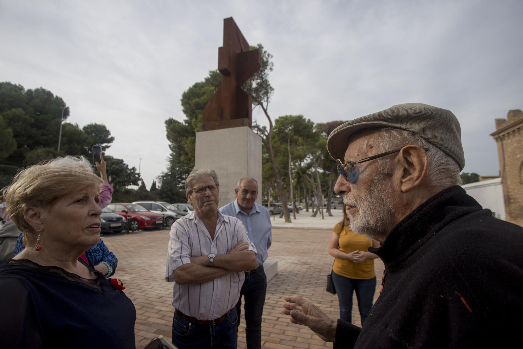 Paterna erige una escultura al enterrador que ayudó a identificar a cientos de fusilados por el franquismo, Leoncio Badía