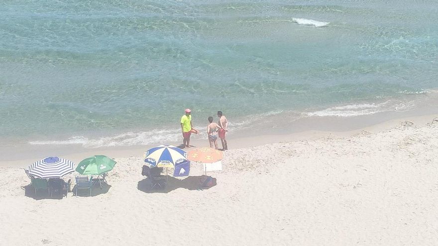 Aguas fecales de un buque obligan a cerrar varios kilómetros de La Manga