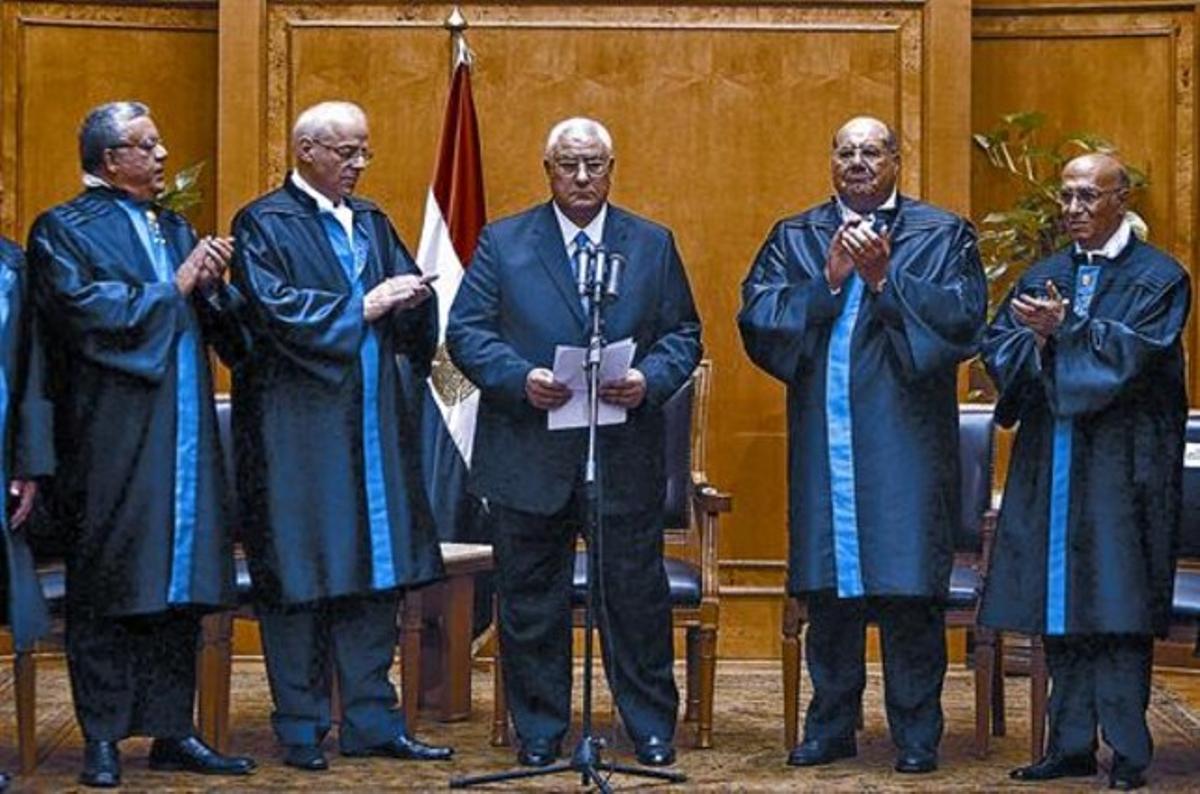 Adli Mansur, després de jurar el càrrec com a nou president d’Egipte, ahir.