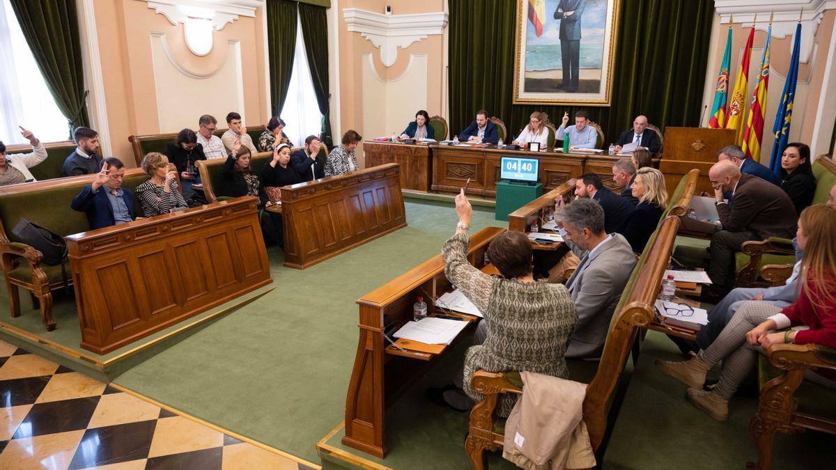 El pleno se ha celebrado este jueves en el Ayuntamiento de Castelló durante dos horas y media.