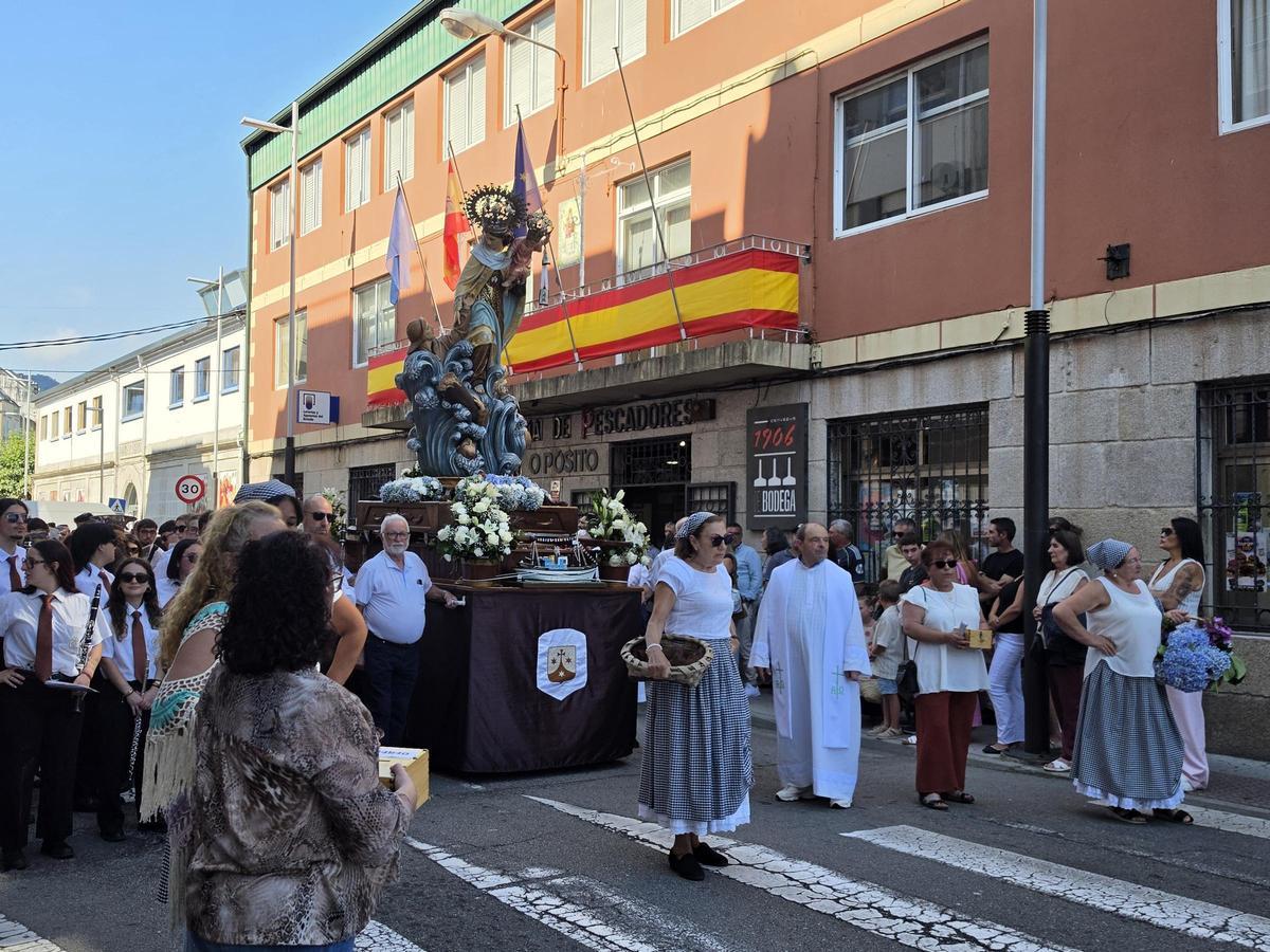 O Morrazo se echa al mar para rendir homenaje a la Virgen del Carmen O Morrazo se echa al mar para rendir homenaje a la Virgen del Carmen