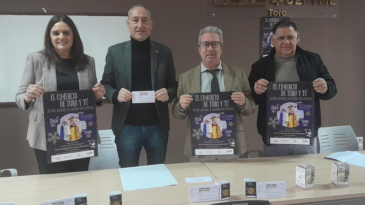 Ucero, Fernández, Hernández y Sevillano presentan la campaña de comercio navideña.