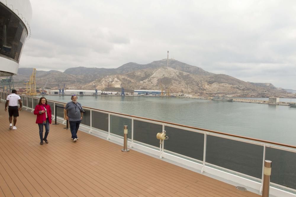 Escala del crucero MSC Fantasía en el puerto de Cartagena