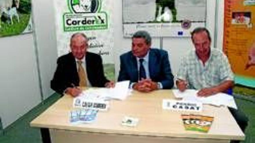 Firma del convenio Corderex-Casat