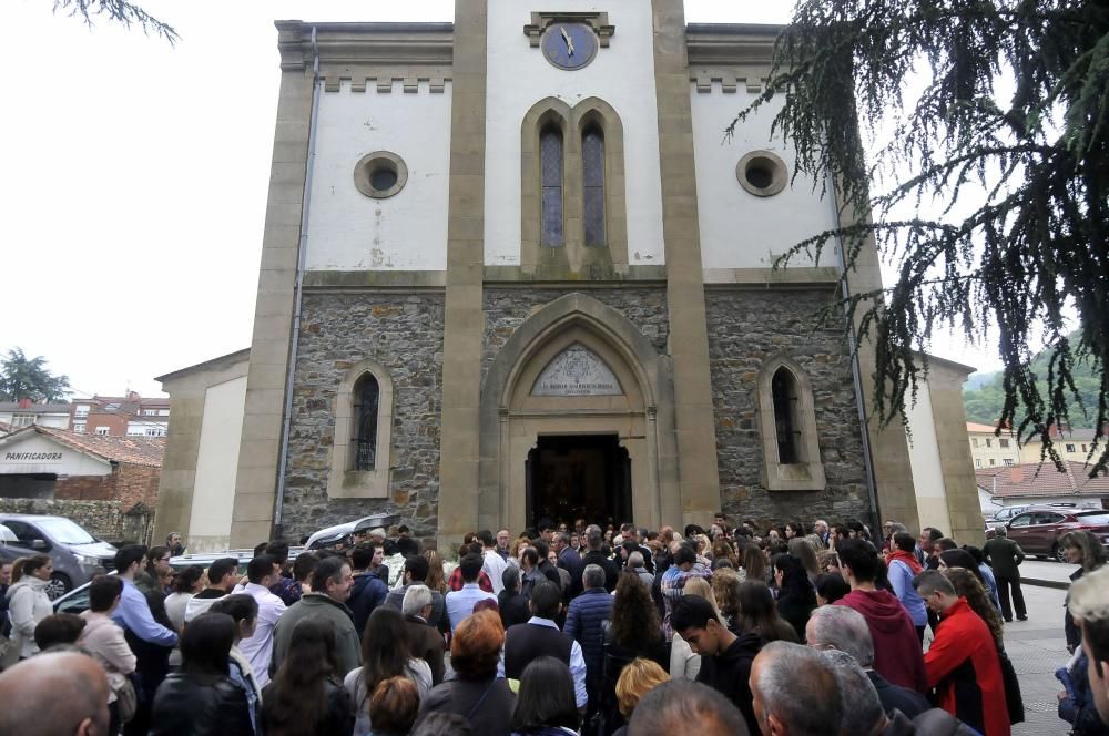 Funeral en Laviana por Marta Pérez, la joven de 17 años fallecida en accidente de tráfico.