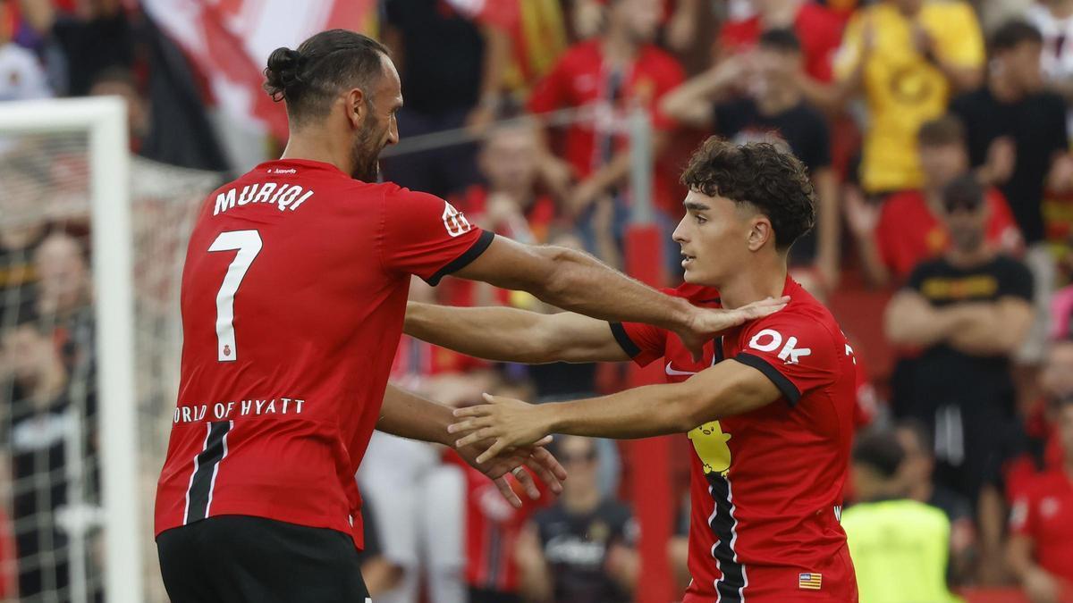 Muriqi celebra su gol con Jan Virgili