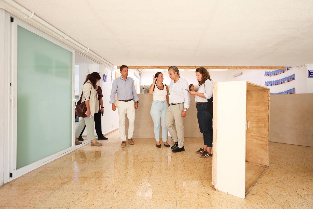 La visita al colegio Can Misses tras las inundaciones, en imágenes