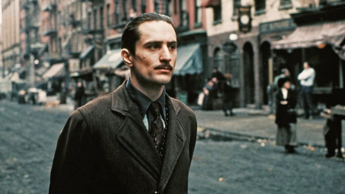 Robert De Niro, como Vito Corleone, en 'El Padrino II', de Francis Ford Coppola