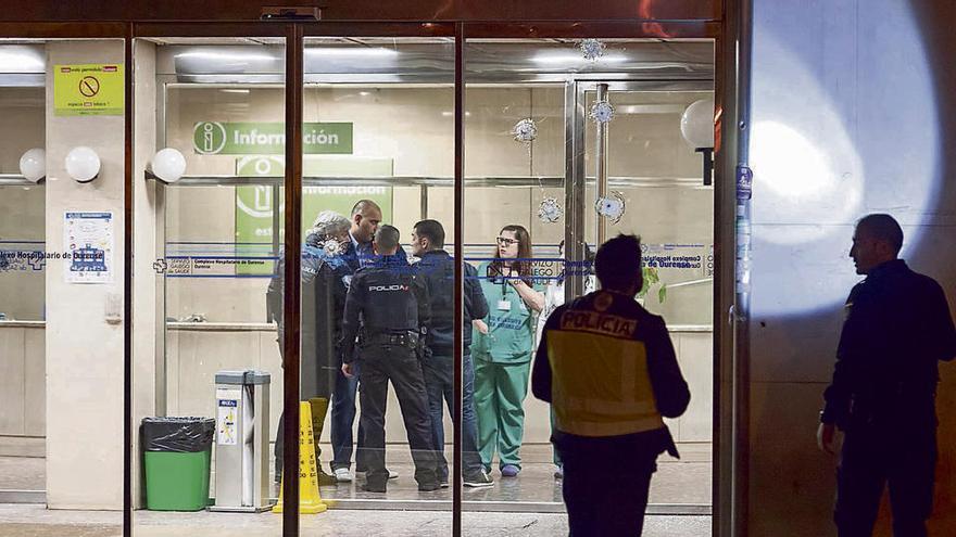 Los disparos en la fachada del edificio Cristal de Ourense. // FdV