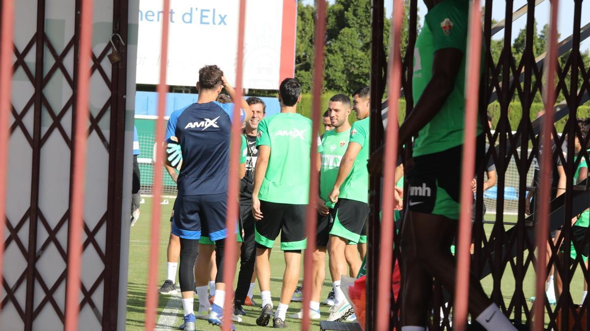 Gallego ha mantenido una pequeña charla con los futbolistas antes de iniciar la sesión