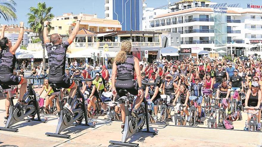 Peñíscola pedalea para luchar contra el cáncer