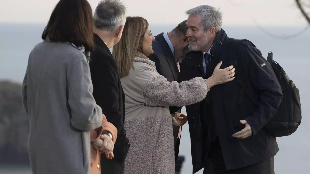 Población, acogida, PIB, desempleo y la solidaridad: los criterios de Canarias y Euskadi para el reparto de menores