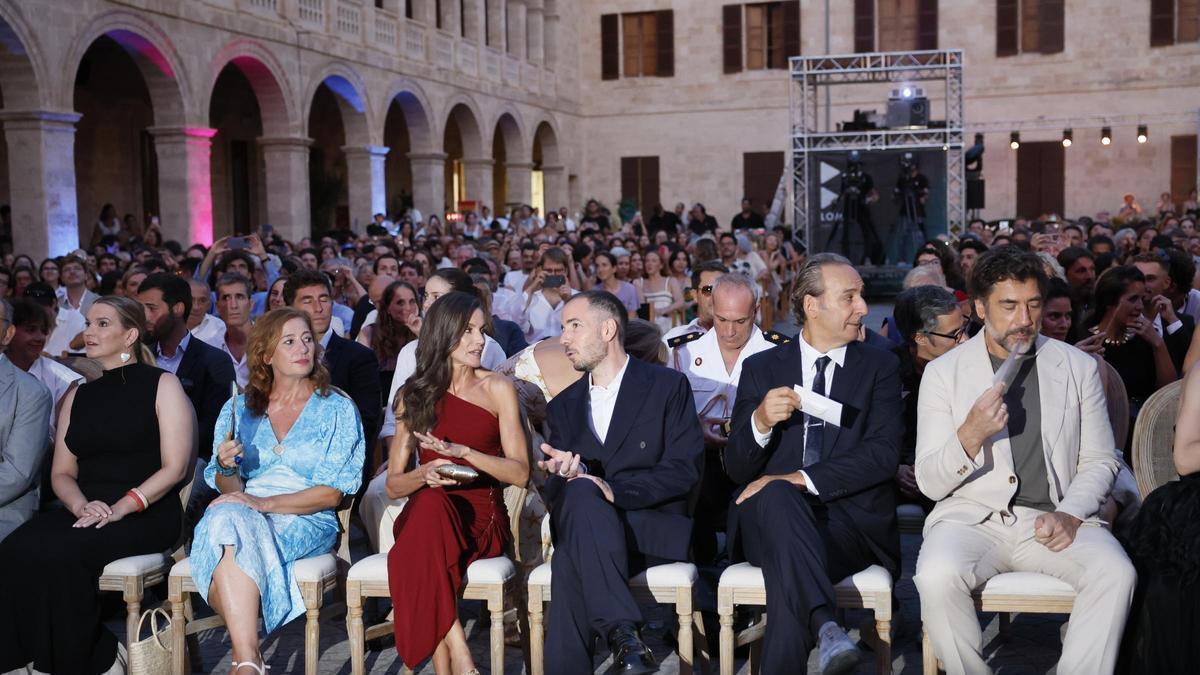 La reina clausura el Atlántida Film Fest en la gala del estreno de 'El ser querido'