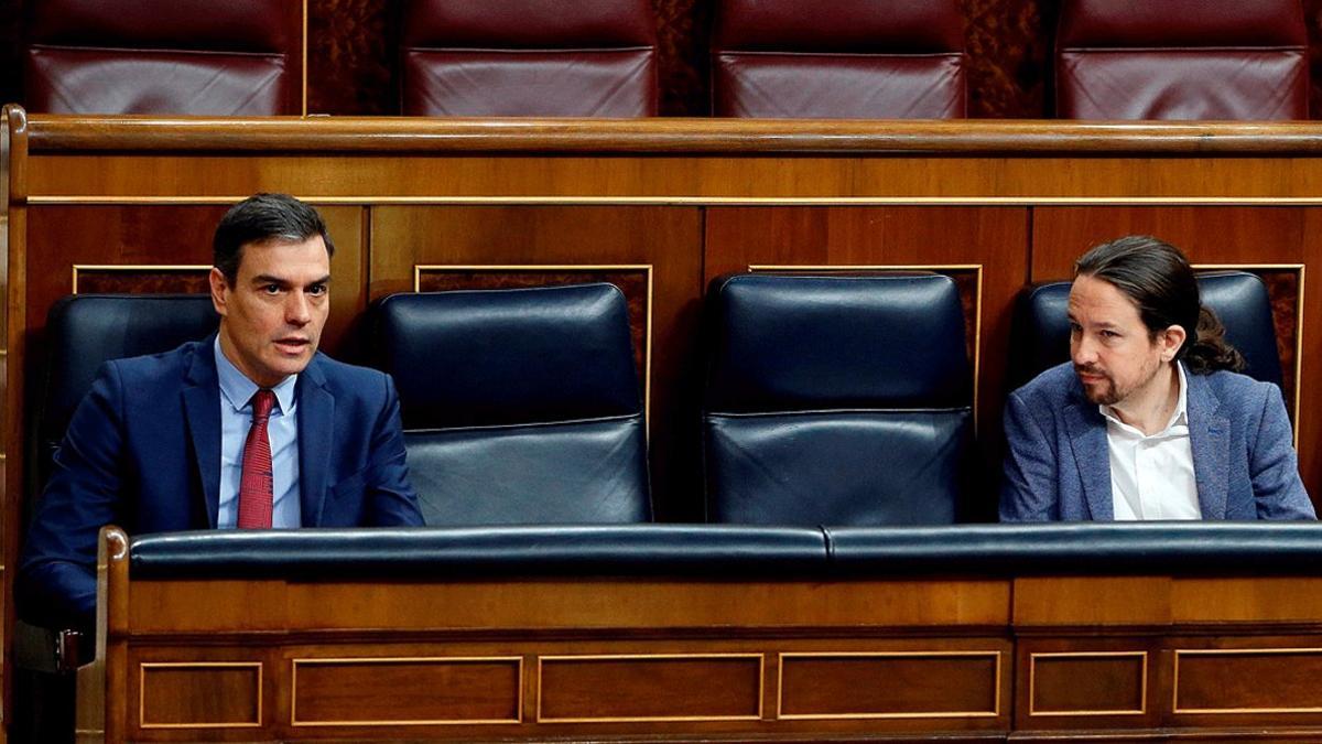 El presidente del Gobierno, Pedro Sánchez, y el vicepresidente segundo, Pablo Iglesias, en el Congreso el pasado 9 de abril