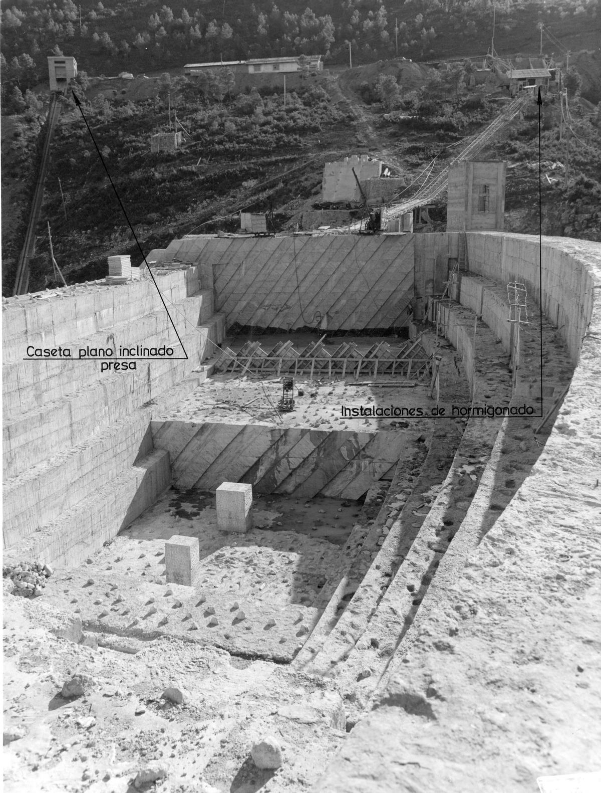 4.Detalle de la construcción de la presa de Forata.1962.