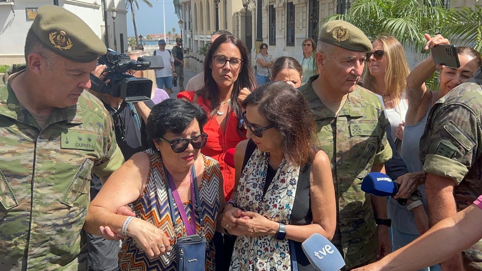 Los vecinos de Ceuta a Margarita Robles: "Ayúdennos, que estamos desesperados"