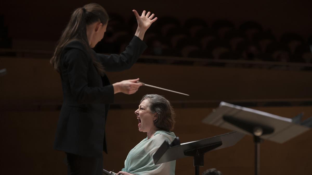 La soprano Dorothea Roschmann y la directora Marta Gardolinska    OBC-May ZIRCUS