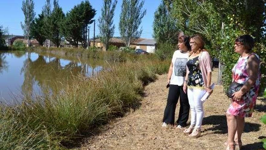 La presidenta visita la laguna de Peque.