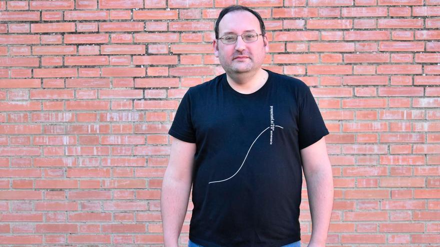 Carlos Cansino dirige la agrupación musical proyectoeLe, referente de la cultura contemporánea, y es profesor de percusión en el Conservatorio Francisco Guerrero, de Sevilla.