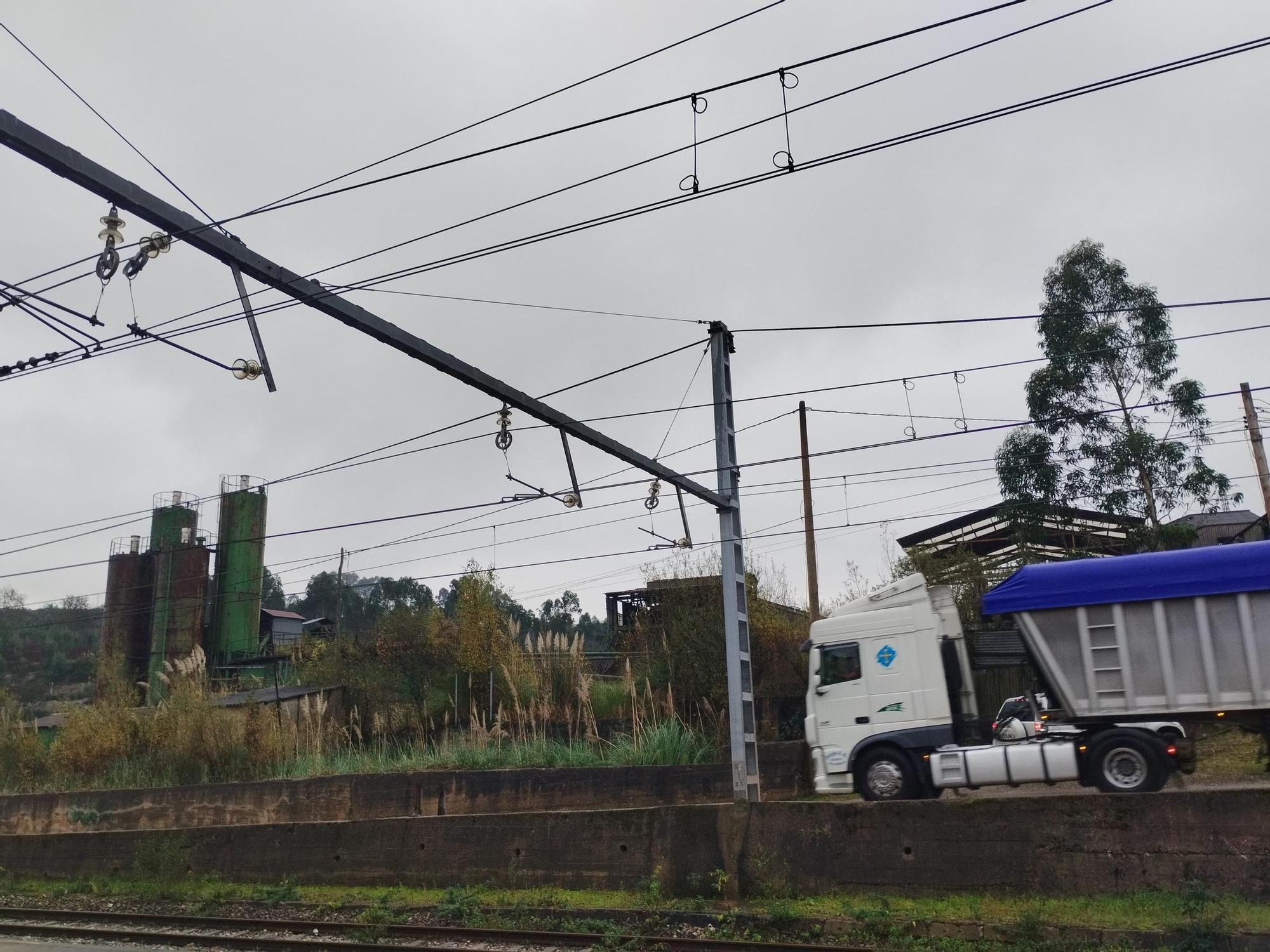 Villardeveyo, tierra ferroviaria y minera que esconde una celosía prerrománica