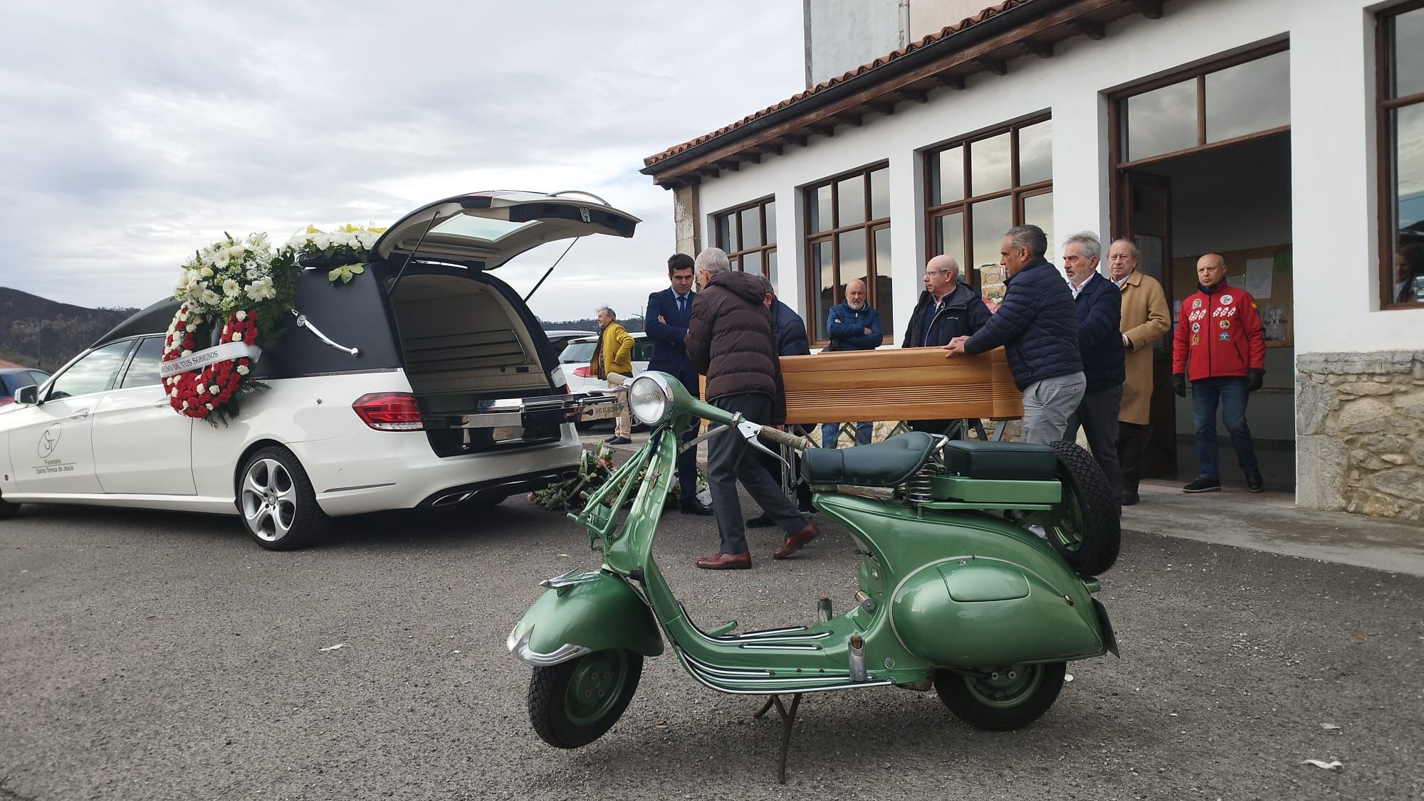 Posada despide a la "maestra motera": así fue el emocionado adiós a María Teresa Llaca