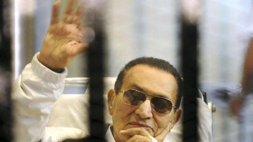 El Ejército egipcio decide poner a Mubarak bajo arresto domiciliario
