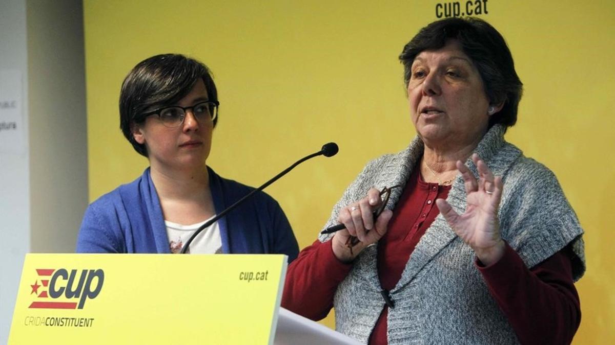 Mireia Boya y Gabriela Serra, en la presentación de la hoja de ruta de la CUP.